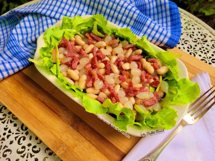 salata cu fasole bacon si cipolline in otet 1 700x525 - Salata cu fasole, bacon si cipolline in otet