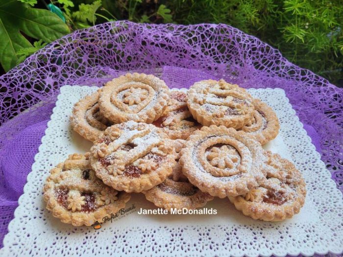 Minitarte umplute cu nutella si gem de smochine