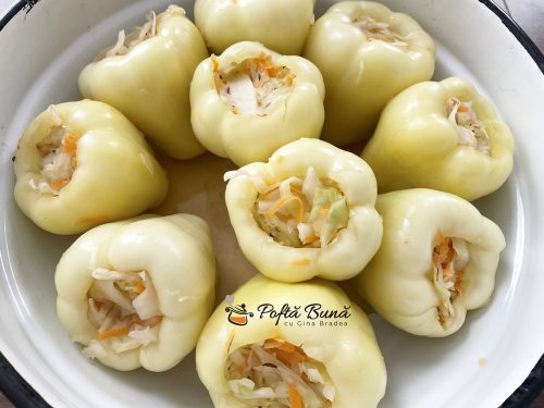 Ardei umpluti cu varza