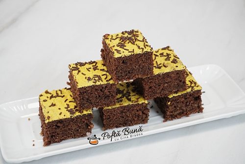 Prajitura chinezoaica - reteta de negresa cu nuca si glazura de galbenus