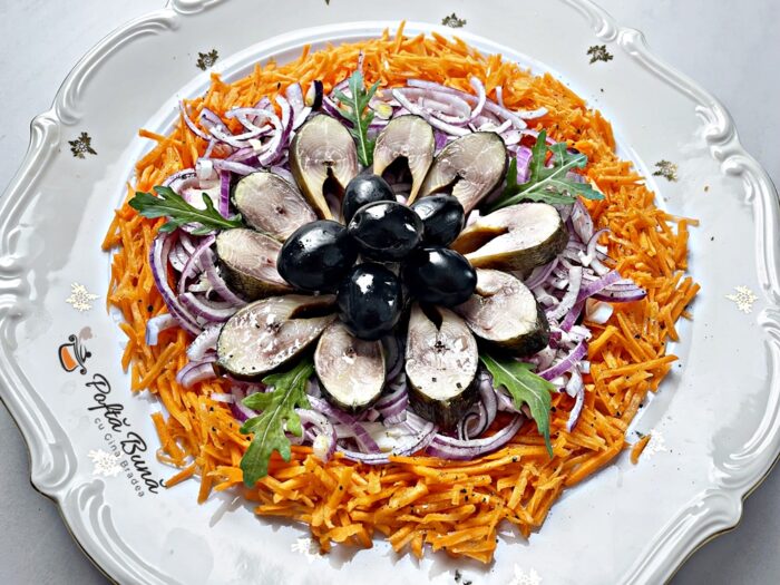 Salata de peste afumat sau marinat macrou scrumbie reteta gina bradea 1 700x525 - Salata de peste afumat sau marinat
