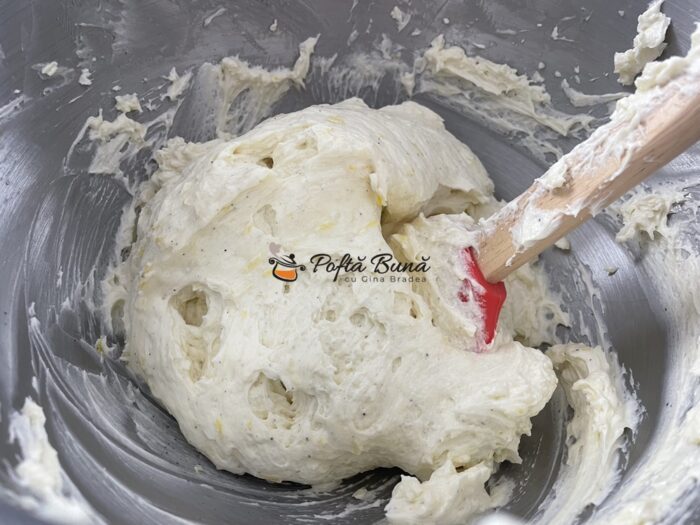 Tort alba ca zapada prajitura lamaita reteta gina bradea 11 700x525 - Tort Alba ca Zapada reteta de prajitura Lamaita