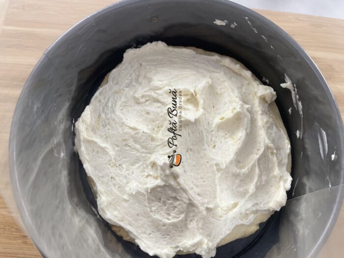 Tort alba ca zapada prajitura lamaita reteta gina bradea 13 700x525 - Tort Alba ca Zapada reteta de prajitura Lamaita