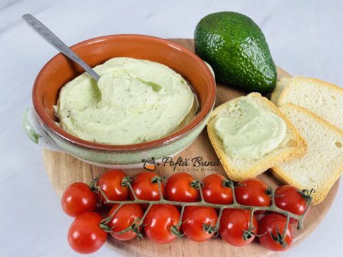 Crema de branza cu avocado, patrunjel si usturoi