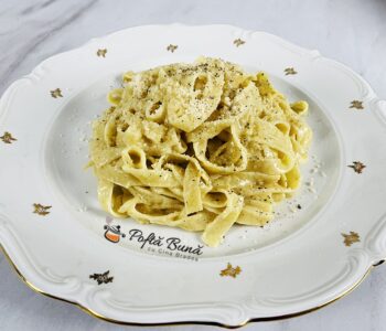 Fettuccine Alfredo cu unt si parmezan