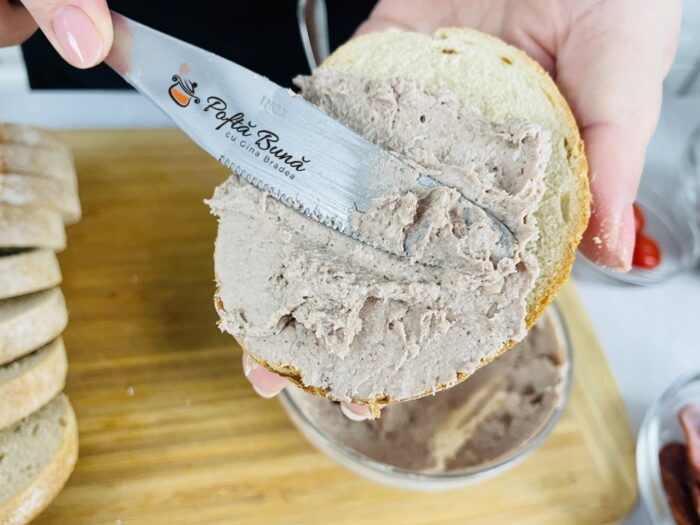 Tartine cu branza salam pate de ficat pasta de mici carnati reteta gina bradea 5 700x525 - Tartine cu branza, salam, pate de ficat, pasta de mici