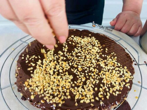 Tort cu foi de napolitana, ciocolata si alune
