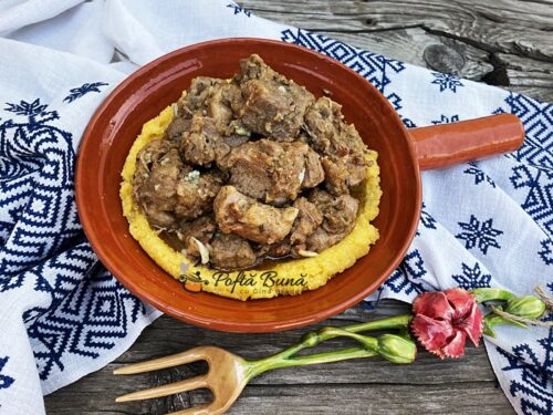 Tochitura de porc cu mere si ceapa