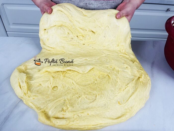 Cozonac pufos care se desface fasii Cozonac pufos care se desface fasii