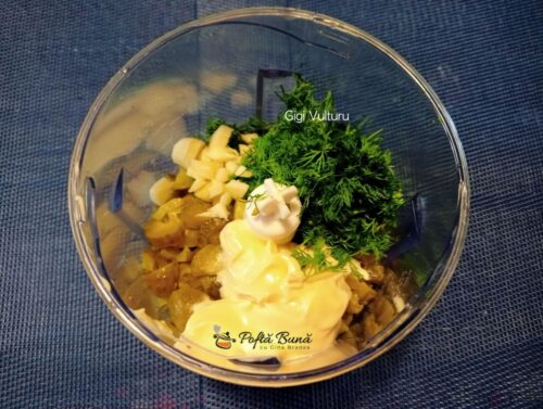 Sos din castraveti acri, maioneza si marar sos din castraveti acri maioneza reteta gina bradea 4 500x377 - Sos din castraveti acri, maioneza si marar