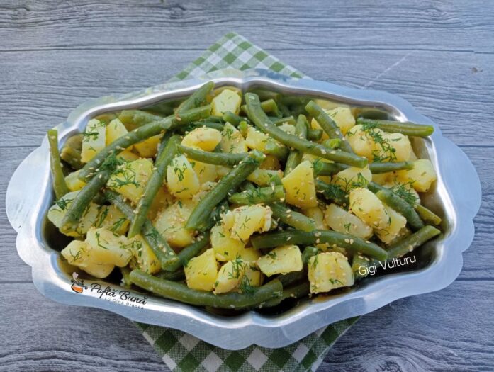 salata de cartofi cu fasole verde reteta gina bradea 3 697x525 - Salata de cartofi cu fasole verde