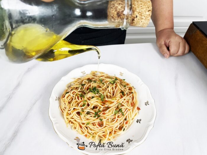 Spaghete cu sos de rosii - reteta de spaghetti alla marinara