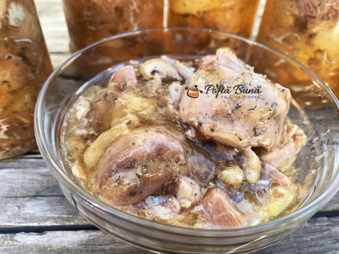 Carne de pui la borcan in suc propriu