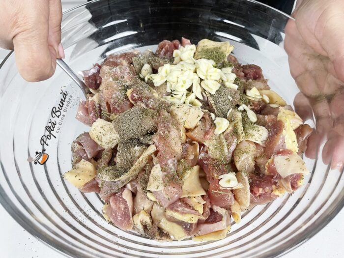 Carne de pui la borcan in suc propriu reteta de tusonca gina bradea 4 700x525 - Carne de pui la borcan in suc propriu