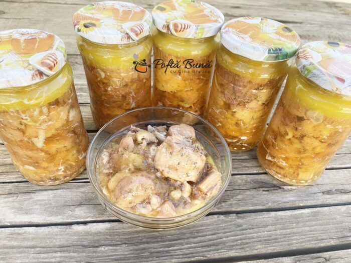 Carne de pui la borcan in suc propriu