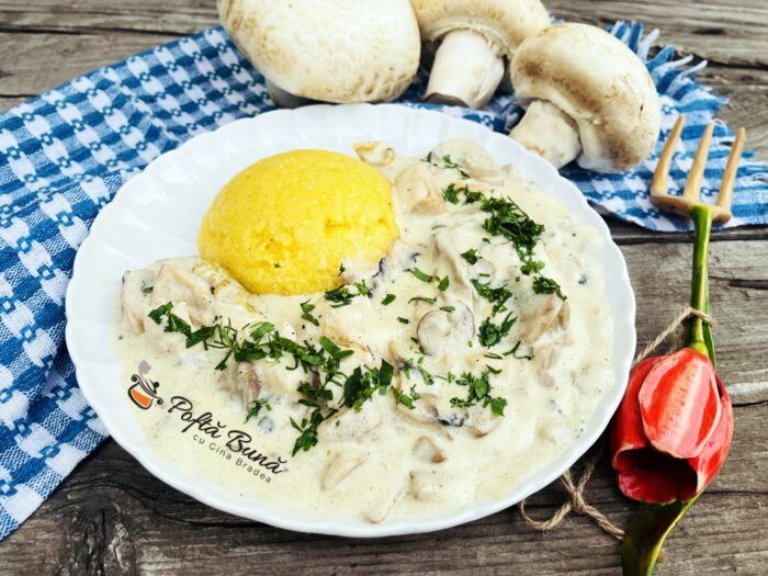 Ciulama de pui cu ciuperci si smantana Ciulama de pui cu ciuperci si smantana