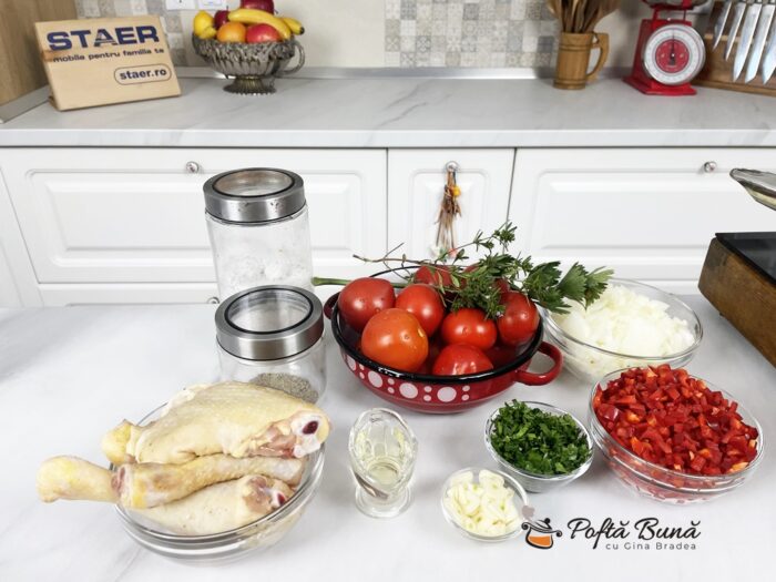 Mancare de rosii cu pui Mancare de rosii cu pui si usturoi reteta taraneasca olteneasca gina bradea 2 700x525 - Mancare de rosii cu pui