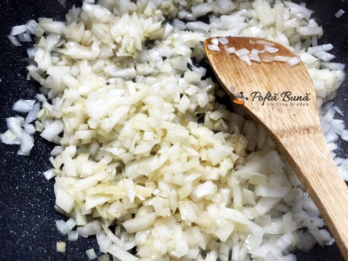 Mancare de rosii cu pui Mancare de rosii cu pui si usturoi reteta taraneasca olteneasca gina bradea 5 700x525 - Mancare de rosii cu pui