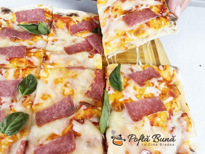 Pizza rapida in 10 minute, cu blat precopt Pizza rapida in 10 minute, cu blat precopt