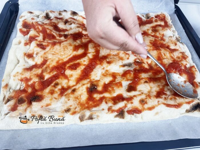 Pizza rapida in 10 minute, cu blat precopt Pizza rapida reteta originala italiana donfabrizio pinsa romana pizza in teglia gina bradea 7 700x525 - Pizza rapida in 10 minute, cu blat precopt