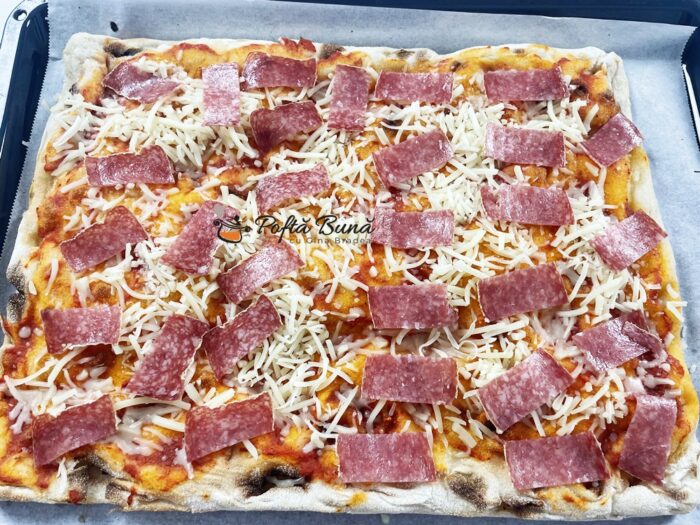 Pizza rapida in 10 minute, cu blat precopt Pizza rapida in 10 minute, cu blat precopt