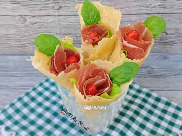 Conuri de parmezan reteta de aperitiv conuri parmezan reteta aperitiv gina bradea 2 700x525 - Conuri de parmezan reteta de aperitiv