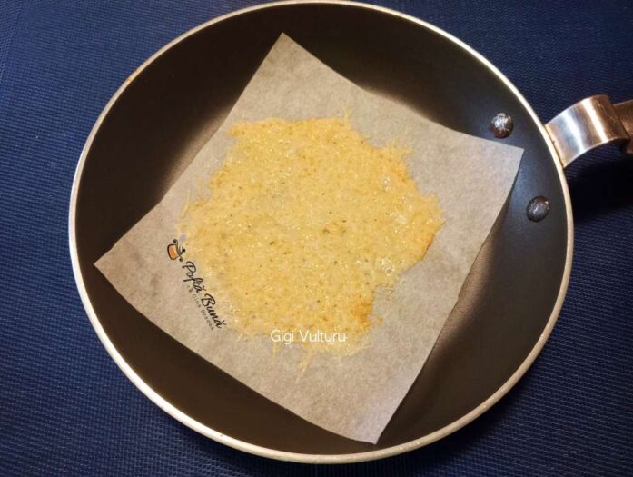 Conuri de parmezan reteta de aperitiv Conuri de parmezan reteta de aperitiv