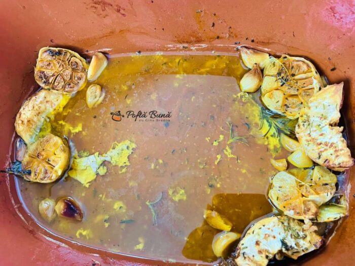 Pui cu 40 de catei de usturoi Pui cu 40 de catei de usturoi