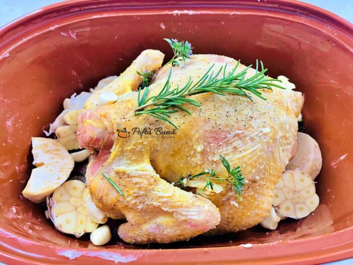 Pui cu 40 de catei de usturoi pui cu 40 catei usturoi reteta gina bradea 7 700x525 - Pui cu 40 de catei de usturoi