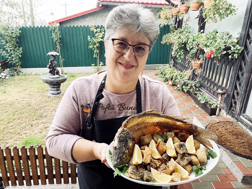 Crap prajit cu malai si faina alba Crap prajit cu malai si faina alba