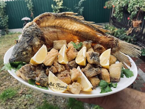 Crap prajit cu malai si faina alba