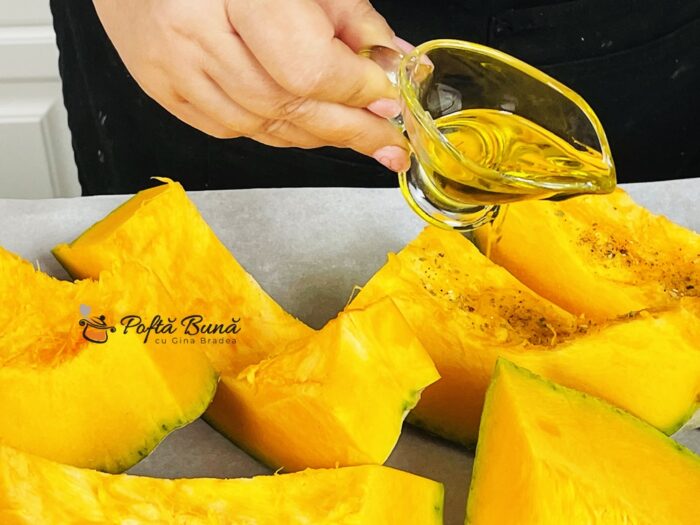 Dovleac copt la cuptor - dovleac placintar sau turcesc Dovleac copt la cuptor dovleac placintar dovleac turcesc cu miere si scortisoara gina bradea 5 700x525 - Dovleac copt la cuptor - dovleac placintar sau turcesc