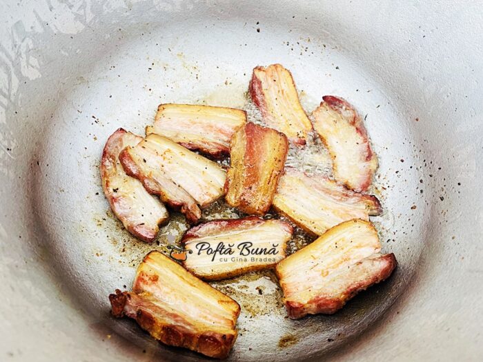 Fasole cu ciolan afumat, la ceaun Fasole cu ciolan afumat la ceaun reteta traditionala gina bradea 5 700x525 - Fasole cu ciolan afumat, la ceaun