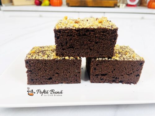 Negresa de post cu gem, nuca si apa minerala