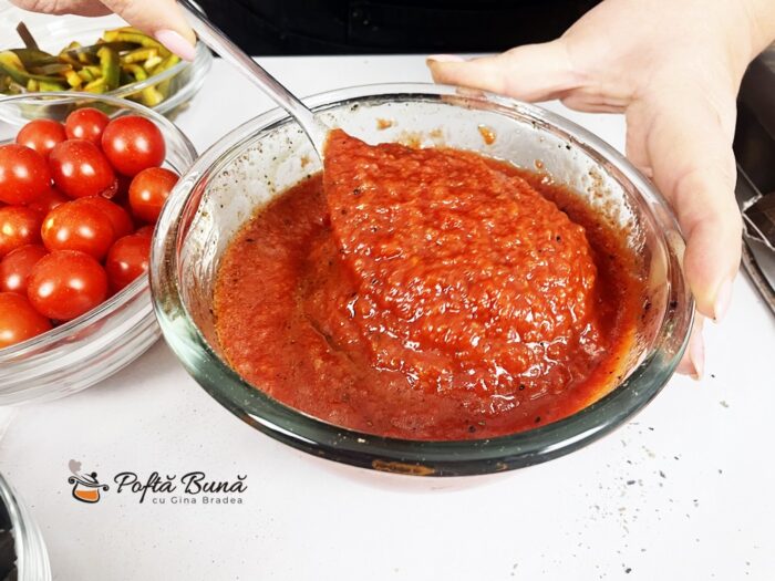 Pizza cu blat precopt cu ton, ceapa si porumb Pizza de post reteta rapida cu blat precopt don fabrizio gina bradea 3 700x525 - Pizza cu blat precopt cu ton, ceapa si porumb