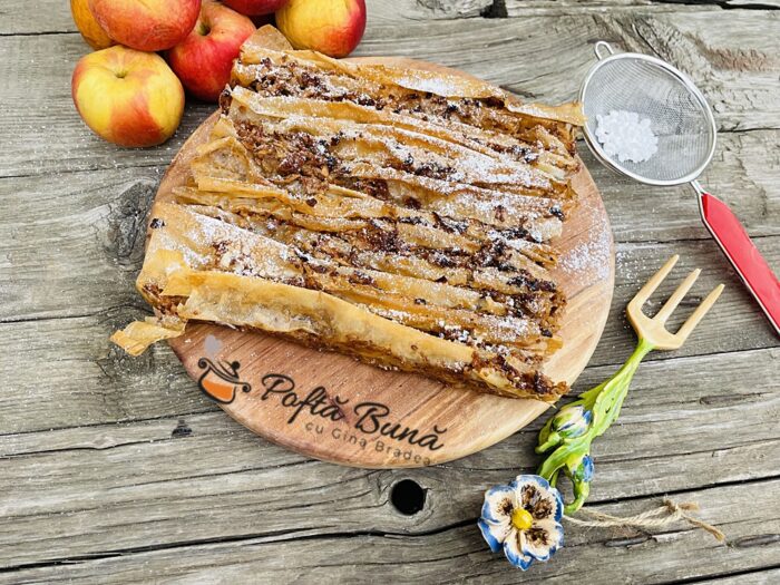 Placinta creata cu mere, nuca si scortisoara Placinta creata cu mere, nuca si scortisoara