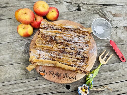 Placinta creata cu mere, nuca si scortisoara