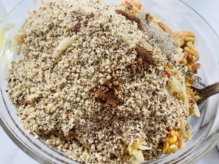 Placinta creata cu mere, nuca si scortisoara Placinta creata cu mere si nuca reteta de post rapida gina bradea 3 700x525 - Placinta creata cu mere, nuca si scortisoara