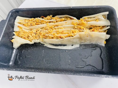 Placinta creata cu mere, nuca si scortisoara Placinta creata cu mere si nuca reteta de post rapida gina bradea 5 500x375 - Placinta creata cu mere, nuca si scortisoara