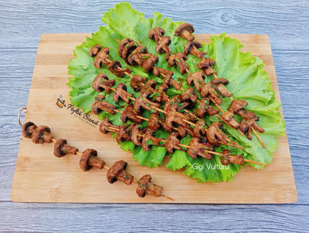 Frigarui din ciuperci marinate Frigarui din ciuperci marinate