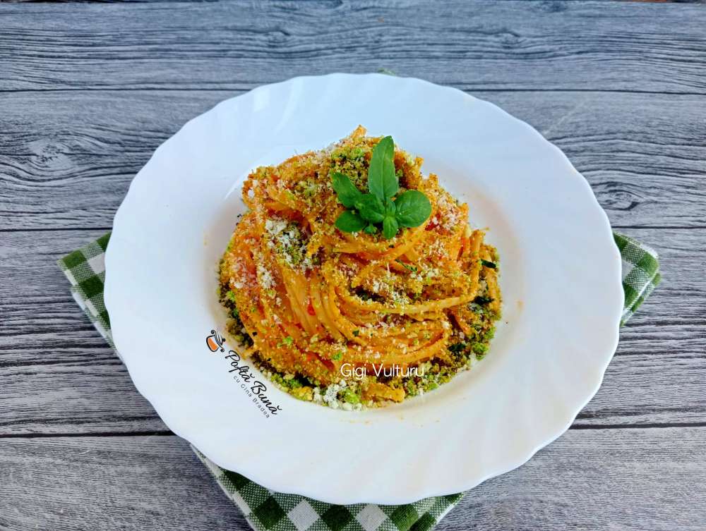 Paste cu sos de ardei Paste cu sos de ardei