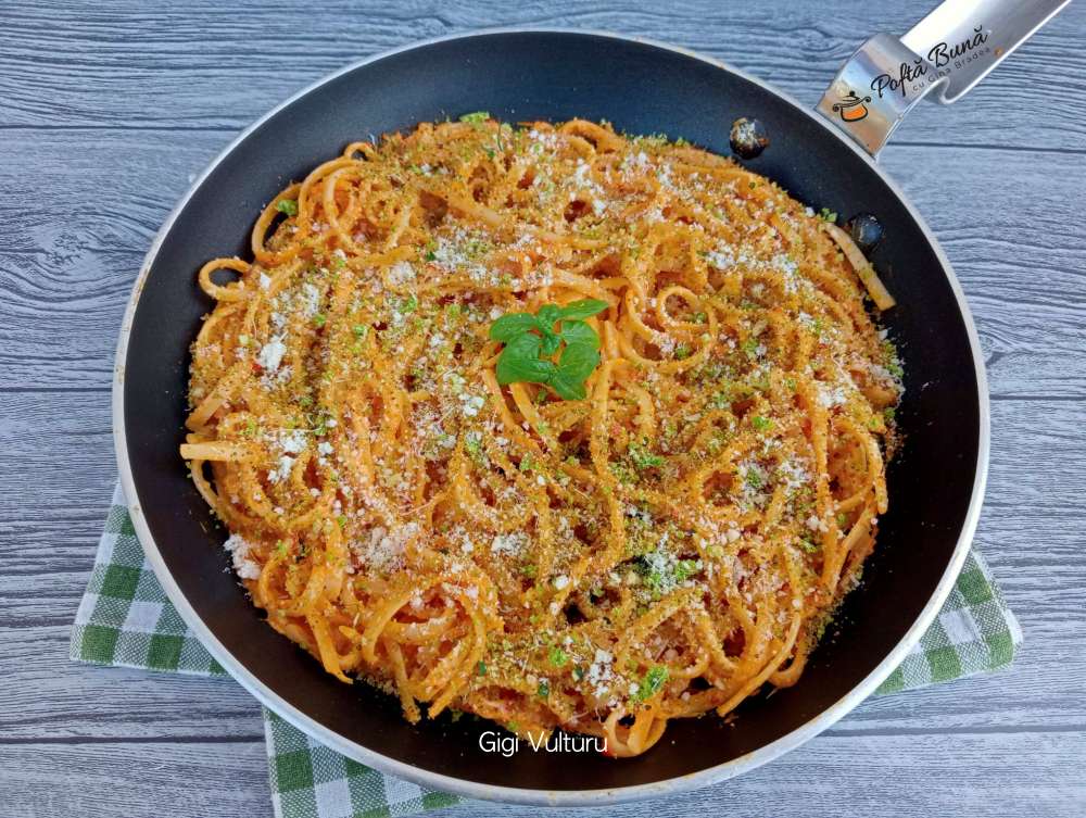 Paste cu sos de ardei Paste cu sos de ardei