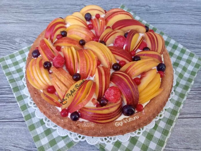 tarta cu crema caramel nectarine reteta gina bradea 2 697x525 - Desert din nectarine caramelizate