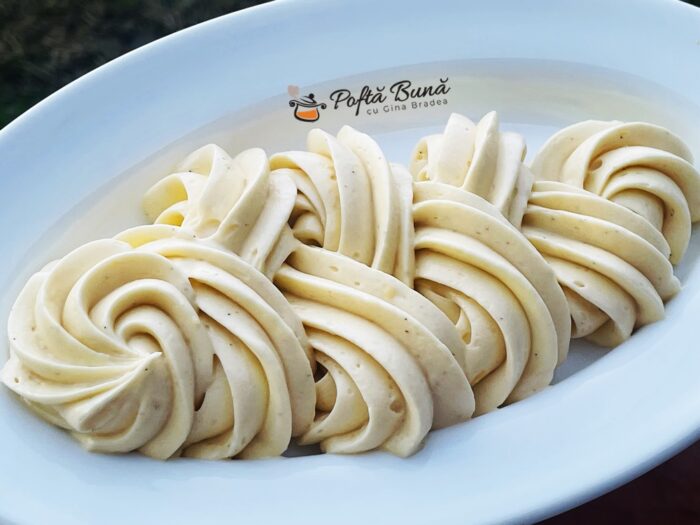 Crema de vanilie cu unt - mousseline Crema de vanilie cu unt - mousseline