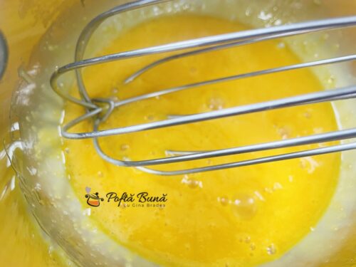 Crema de vanilie cu unt - mousseline Crema de vanilie cu unt mousseline pentru prajituri eclere budinca de vanilie cu unt reteta gina bradea 2 500x375 - Crema de vanilie cu unt - mousseline