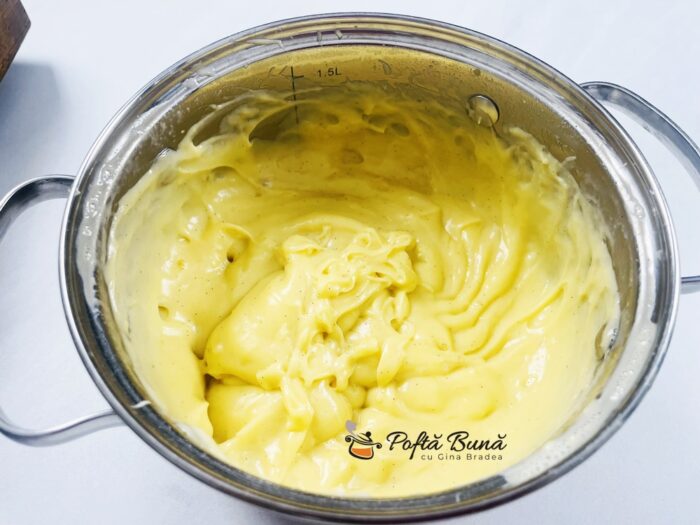 Crema de vanilie cu unt - mousseline Crema de vanilie cu unt - mousseline