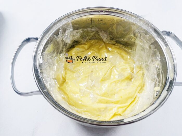 Crema de vanilie cu unt - mousseline Crema de vanilie cu unt - mousseline