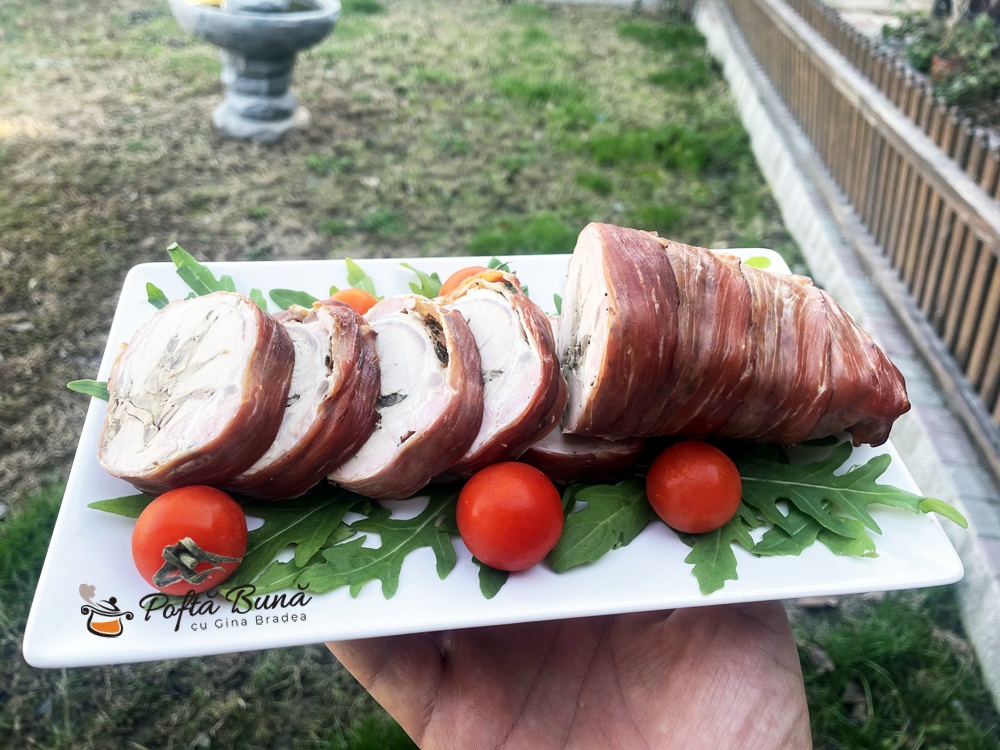 Muschiulet de porc umplut cu ciuperci, la cuptor Muschiulet de porc umplut cu ciuperci, la cuptor