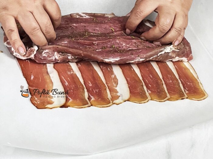 Muschiulet de porc umplut cu ciuperci Muschiulet de porc umplut cu ciuperci la cuptor reteta gina bradea 10 700x525 - Muschiulet de porc umplut cu ciuperci