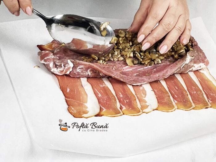 Muschiulet de porc umplut cu ciuperci Muschiulet de porc umplut cu ciuperci la cuptor reteta gina bradea 11 700x525 - Muschiulet de porc umplut cu ciuperci